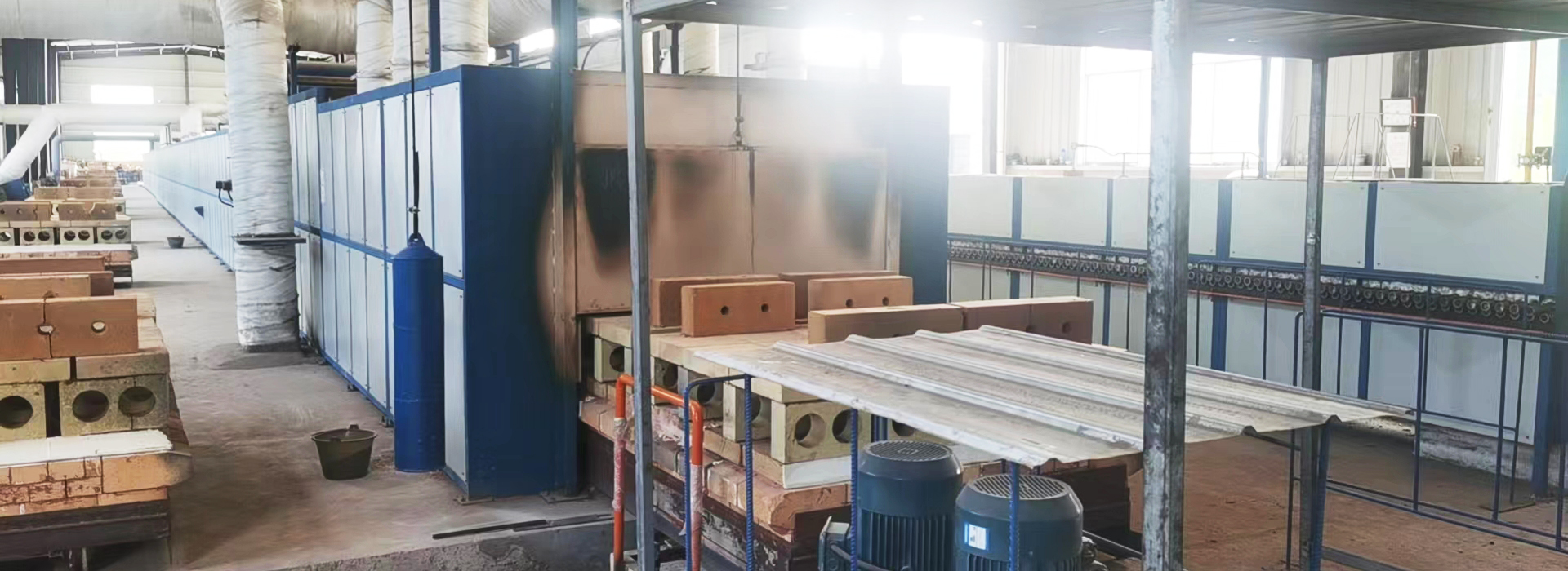 公司可提供復(fù)合鑄石板、帶孔鑄石板、微晶板鑄石板等多種類(lèi)型的鑄石板，年生產(chǎn)鑄石板10000噸。